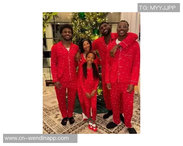 詹姆斯与儿子布朗尼打高尔夫分享珍贵亲子时光感悟人生乐趣